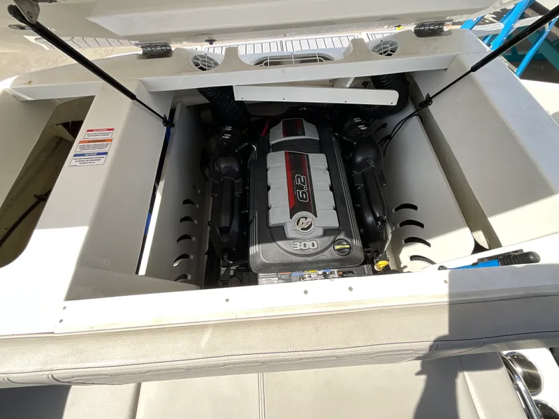 Slide: The Image of Sea Ray 23 SPX 2021 - 17