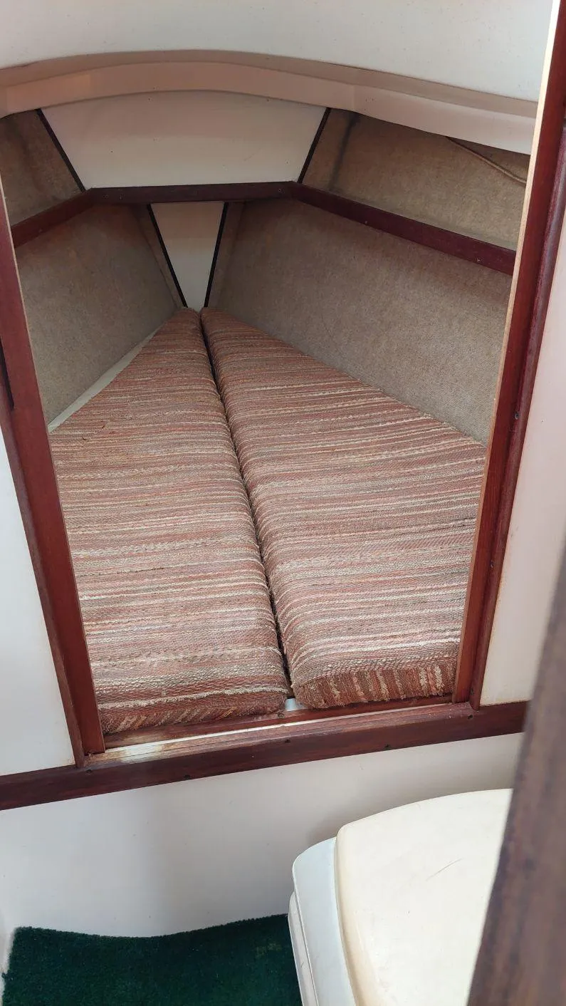 Slide: The Image of Nice V berth with cushions - 14