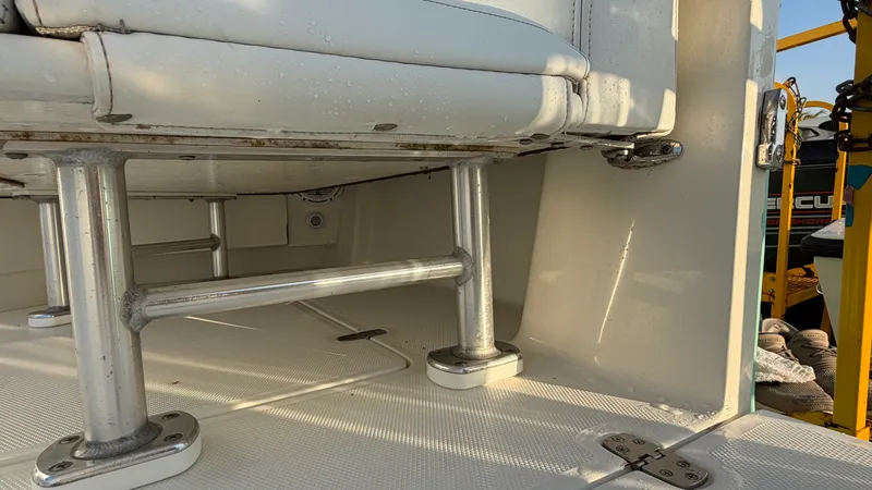 Slide: The Image of SeaVee 390 LE 2012 - 24