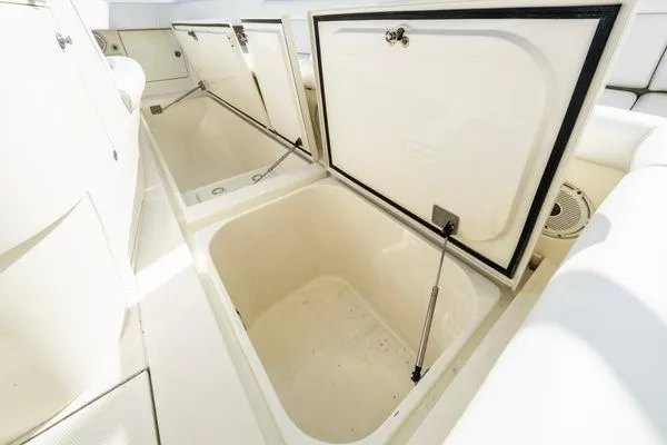 Slide: The Image of SeaVee 390 LE 2012 - 27