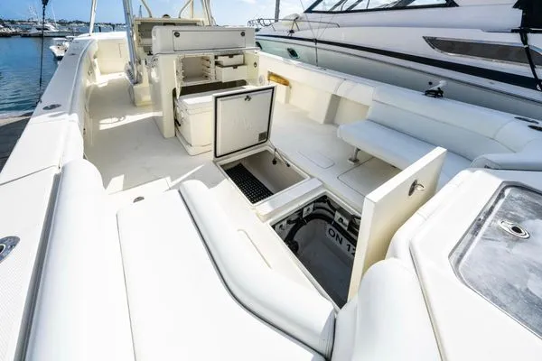 Slide: The Image of SeaVee 390 LE 2012 - 28