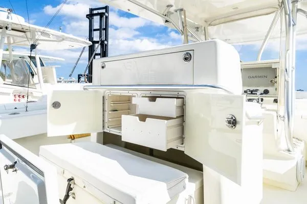 Slide: The Image of SeaVee 390 LE 2012 - 31