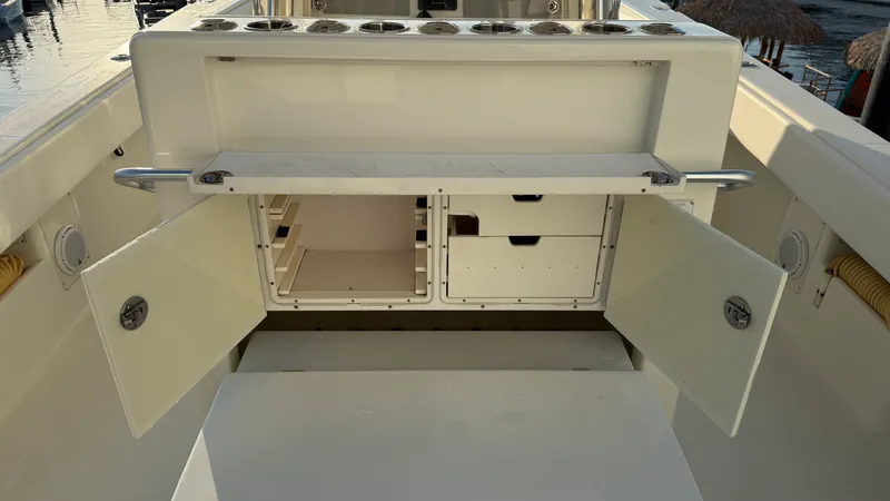 Slide: The Image of SeaVee 390 LE 2012 - 45