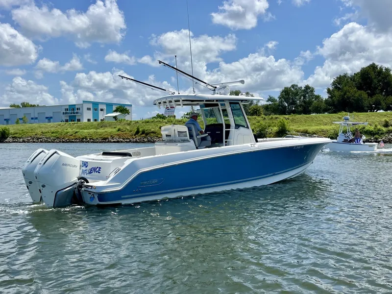 Slide: The Image of Boston Whaler 330 OUTRAGE 2023 - 3