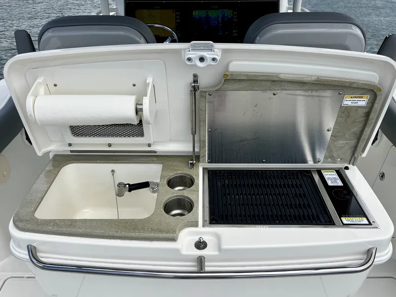 Slide: The Image of Boston Whaler 330 OUTRAGE 2023 - 42