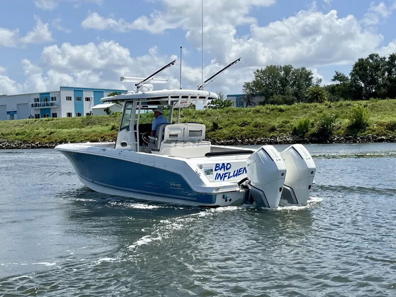 Slide: The Image of Boston Whaler 330 OUTRAGE 2023 - 8
