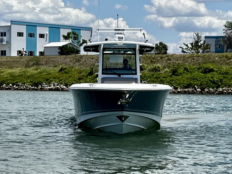 Slide: The Image of Boston Whaler 330 OUTRAGE 2023 - 4