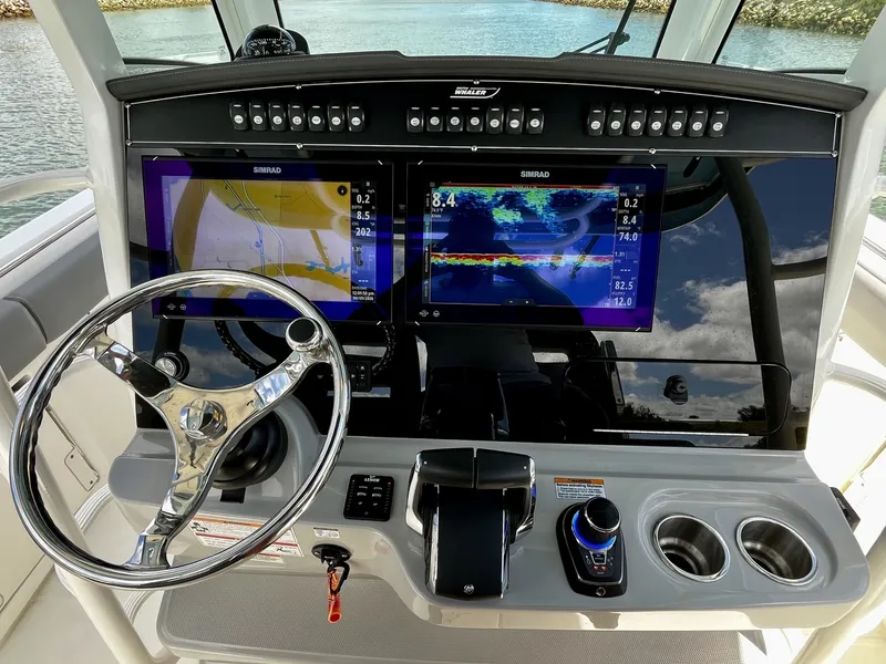Slide: The Image of Boston Whaler 330 OUTRAGE 2023 - 19