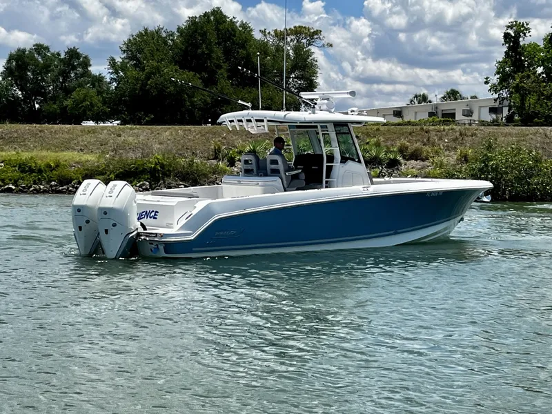 Slide: The Image of Boston Whaler 330 OUTRAGE 2023 - 5