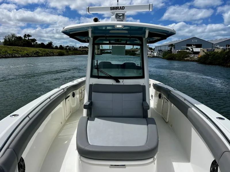 Slide: The Image of Boston Whaler 330 OUTRAGE 2023 - 26