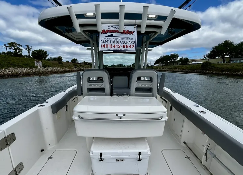 Slide: The Image of Boston Whaler 330 OUTRAGE 2023 - 40