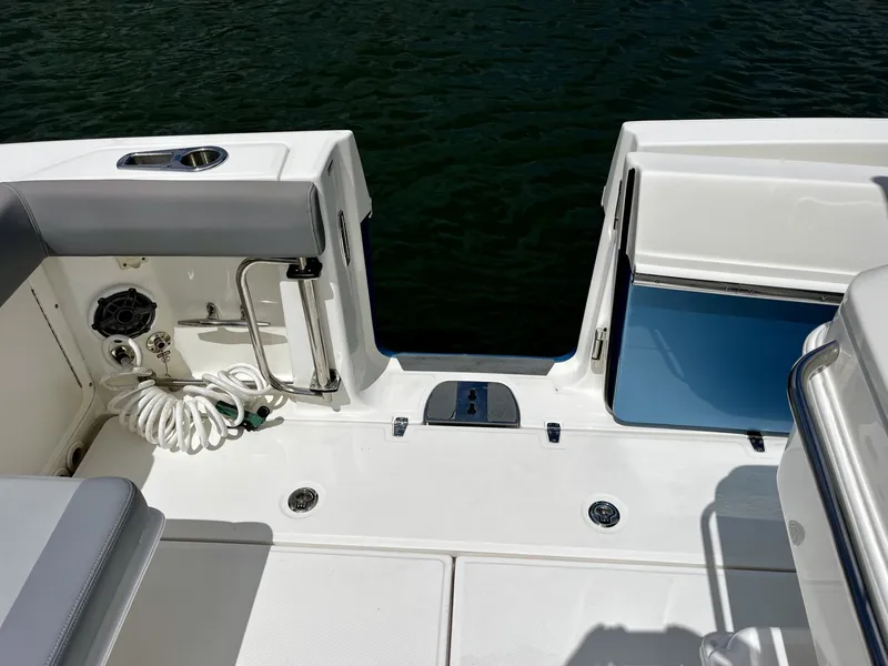 Slide: The Image of Boston Whaler 330 OUTRAGE 2023 - 37