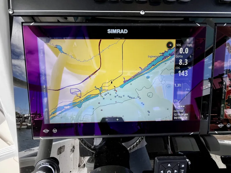 Slide: The Image of Boston Whaler 330 OUTRAGE 2023 - 21
