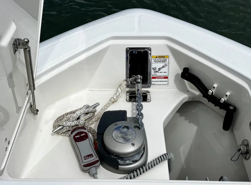 Slide: The Image of Boston Whaler 330 OUTRAGE 2023 - 29