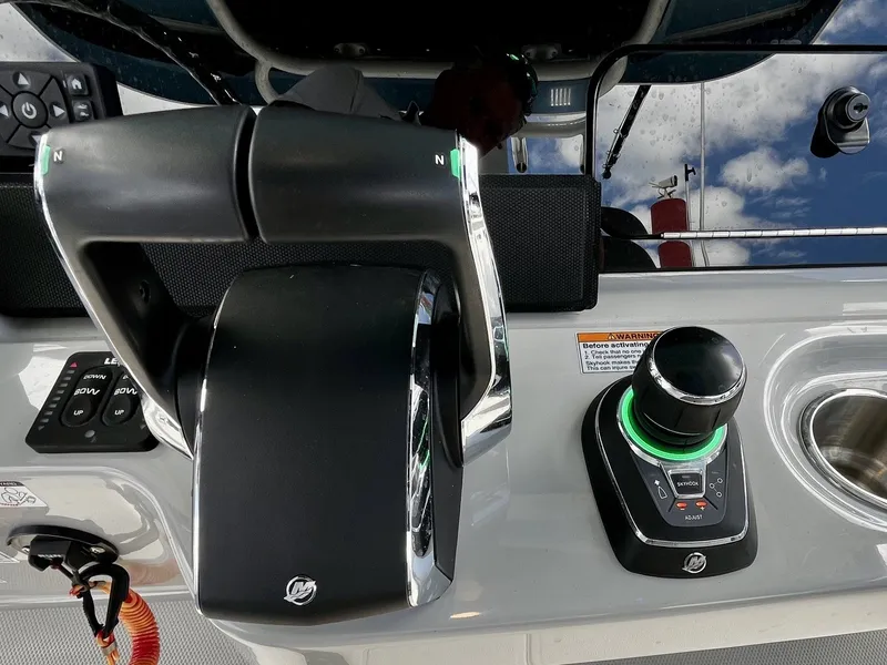 Slide: The Image of Boston Whaler 330 OUTRAGE 2023 - 20
