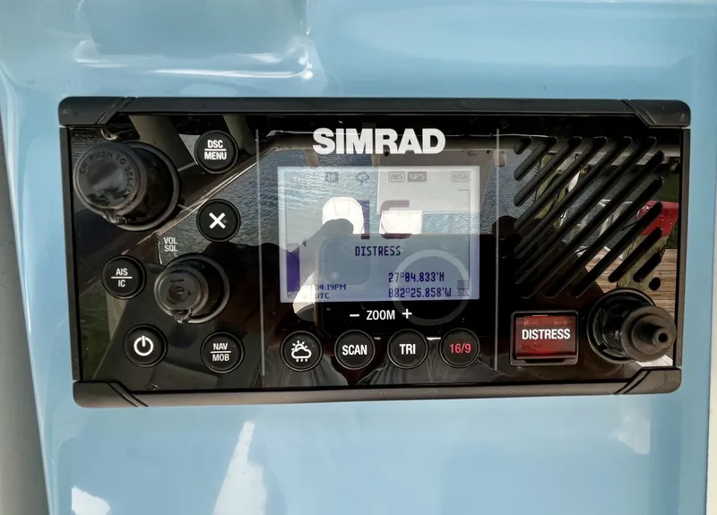 Slide: The Image of Boston Whaler 330 OUTRAGE 2023 - 34