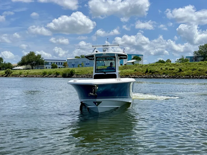 Slide: The Image of Boston Whaler 330 OUTRAGE 2023 - 9