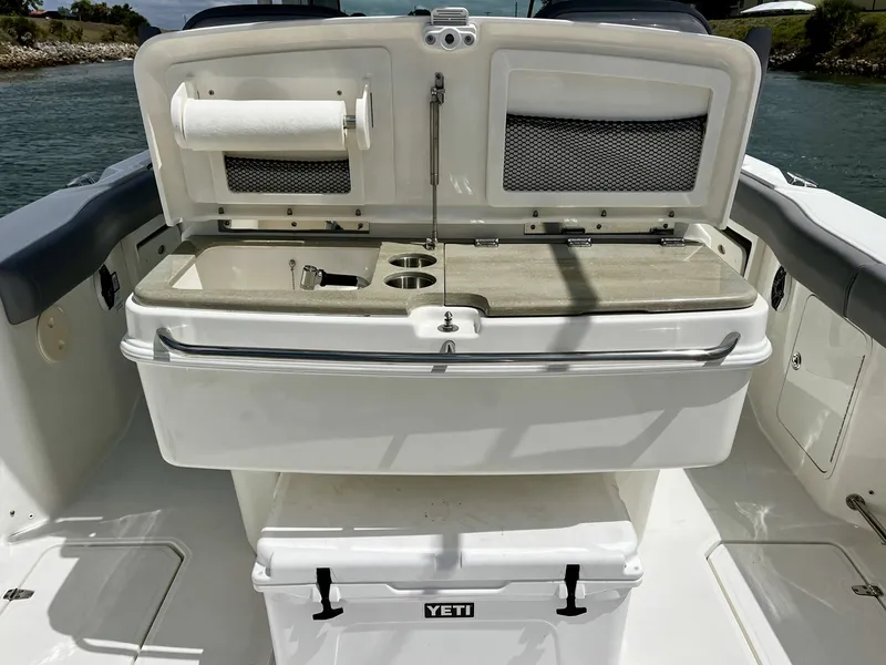Slide: The Image of Boston Whaler 330 OUTRAGE 2023 - 41
