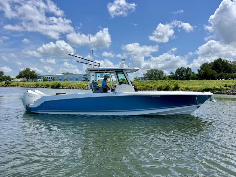 The Image of Boston Whaler 330 OUTRAGE 2023 - 0