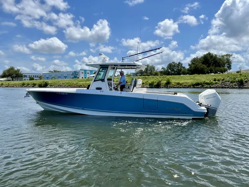 Slide: The Image of Boston Whaler 330 OUTRAGE 2023 - 16