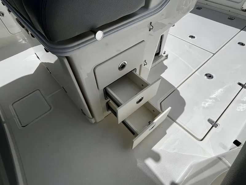 Slide: The Image of Boston Whaler 330 OUTRAGE 2023 - 38