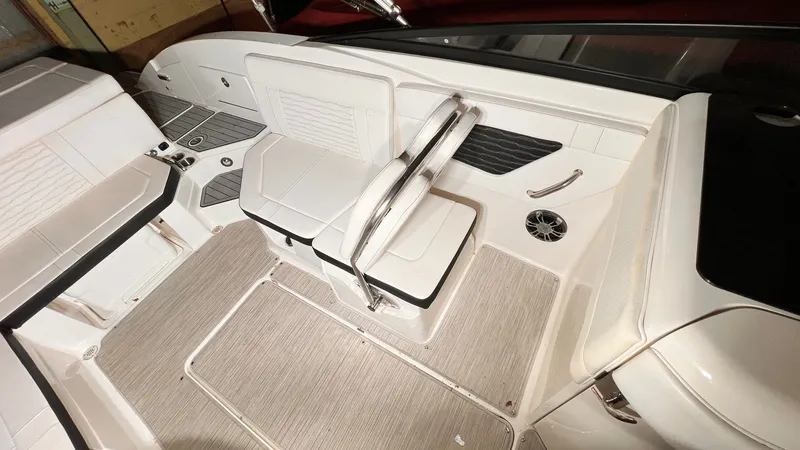 Slide: The Image of Sea Ray 230 SPX 2021 - 11