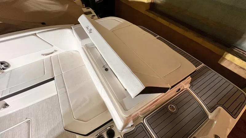 Slide: The Image of Sea Ray 230 SPX 2021 - 17