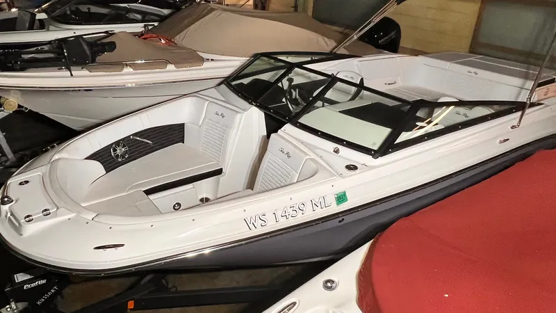 Slide: The Image of Sea Ray 230 SPX 2021 - 5