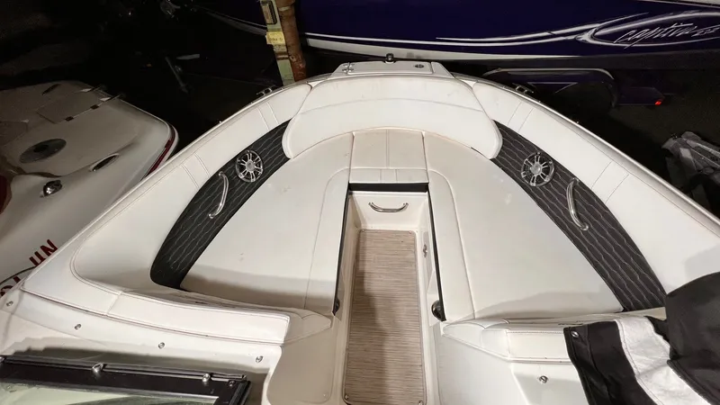 Slide: The Image of Sea Ray 230 SPX 2021 - 8