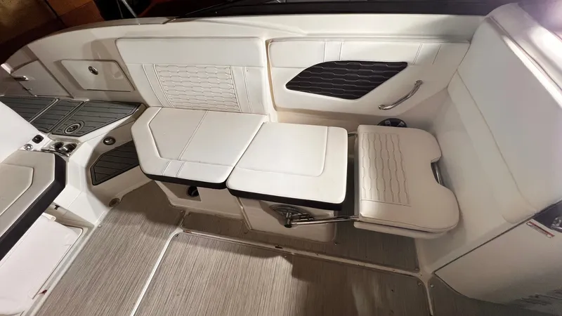 Slide: The Image of Sea Ray 230 SPX 2021 - 15