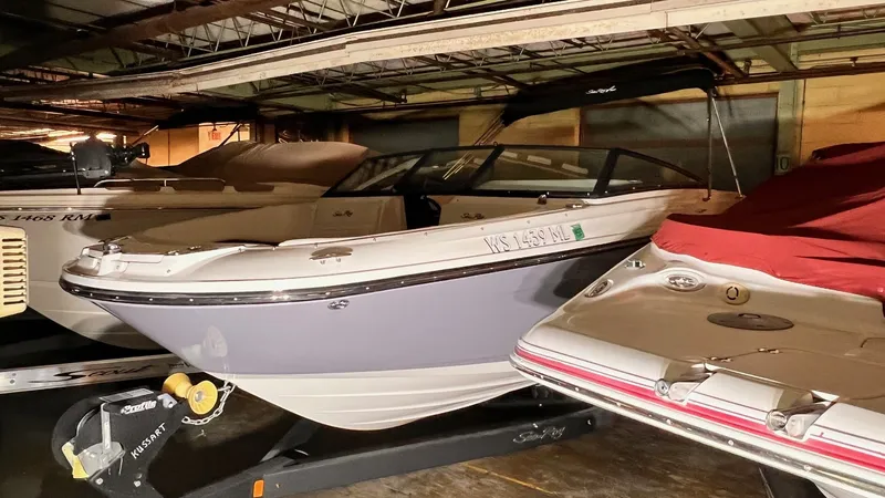 Slide: The Image of Sea Ray 230 SPX 2021 - 7