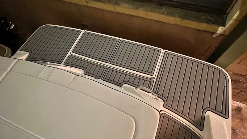 Slide: The Image of Sea Ray 230 SPX 2021 - 6