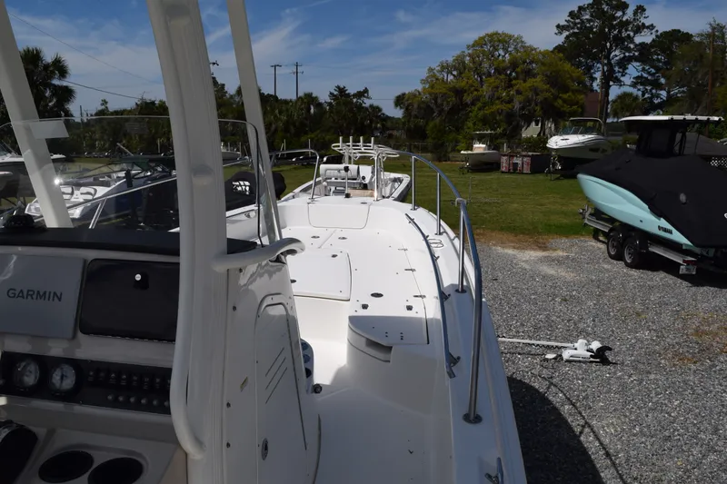 Slide: The Image of Boston Whaler 240 Dauntless 2019 - 11