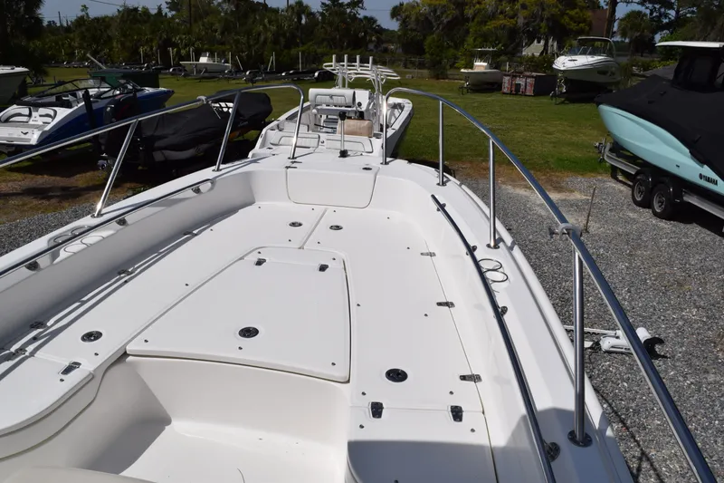 Slide: The Image of Boston Whaler 240 Dauntless 2019 - 16