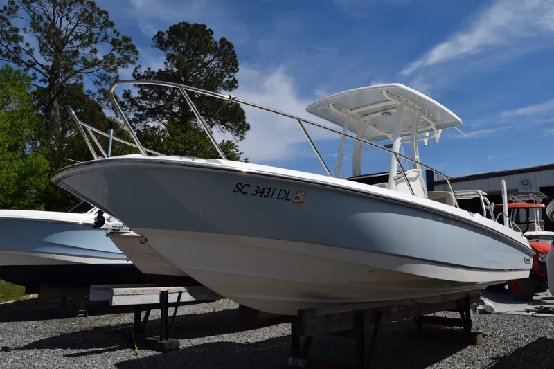 Slide: The Image of Boston Whaler 240 Dauntless 2019 - 18