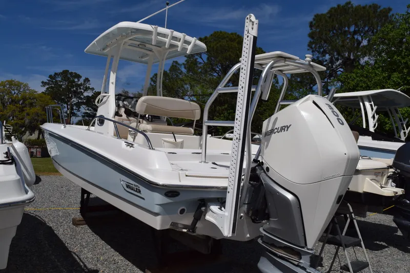 Slide: The Image of Boston Whaler 240 Dauntless 2019 - 2