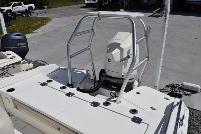 Slide: The Image of Boston Whaler 240 Dauntless 2019 - 3