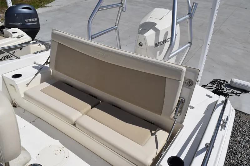 Slide: The Image of Boston Whaler 240 Dauntless 2019 - 4
