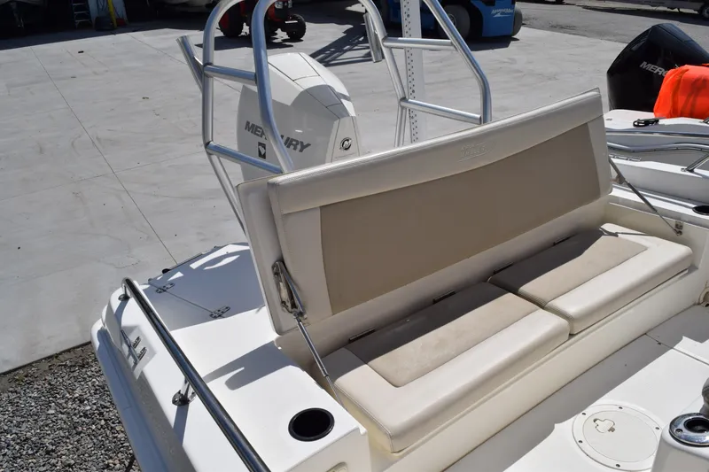 Slide: The Image of Boston Whaler 240 Dauntless 2019 - 5
