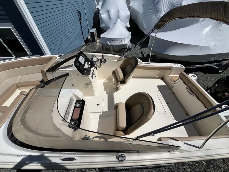 Slide: The Image of Scout 215 DORADO 2021 - 1