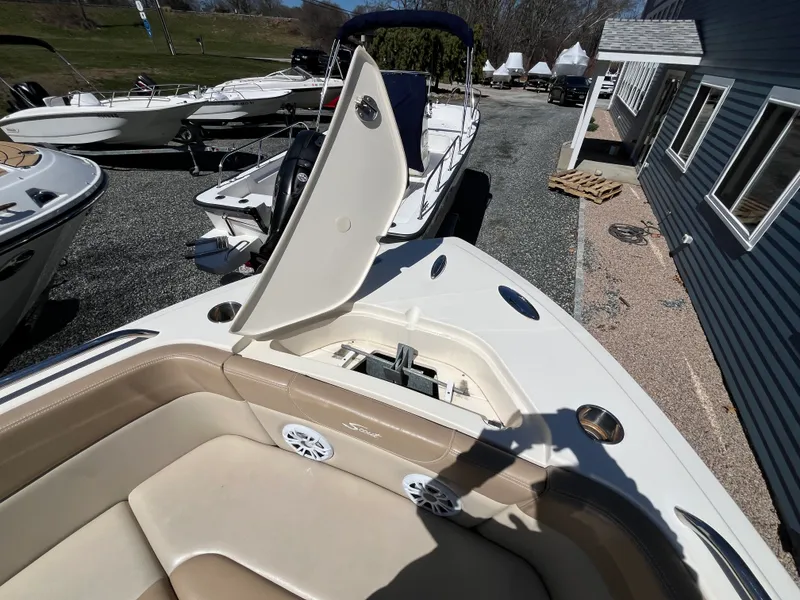 Slide: The Image of Scout 215 DORADO 2021 - 12