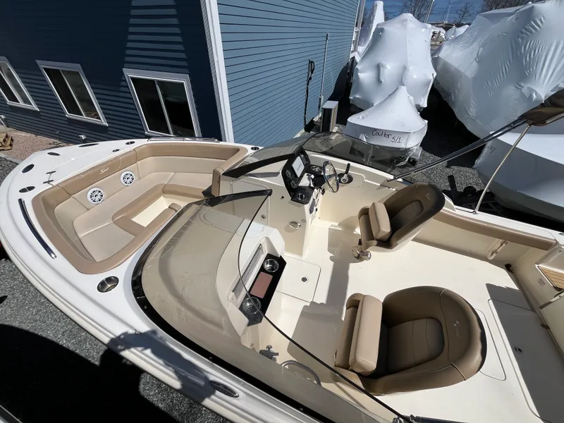 Slide: The Image of Scout 215 DORADO 2021 - 2