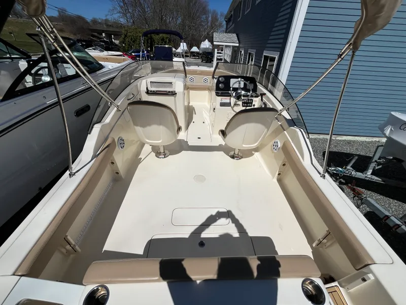 Slide: The Image of Scout 215 DORADO 2021 - 3