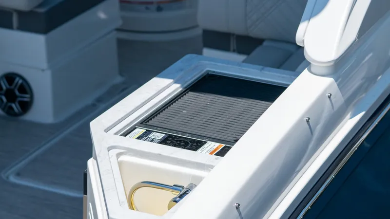 Slide: The Image of Sea Ray SDX 290 Outboard 2026 - 21