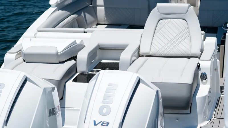 Slide: The Image of Sea Ray SDX 290 Outboard 2026 - 22