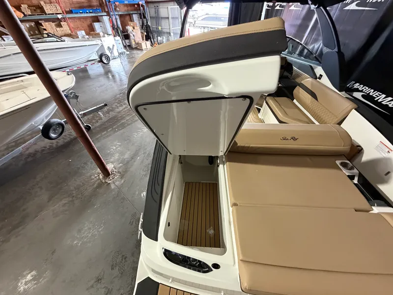 Slide: The Image of Sea Ray SLX 280 2026 - 12