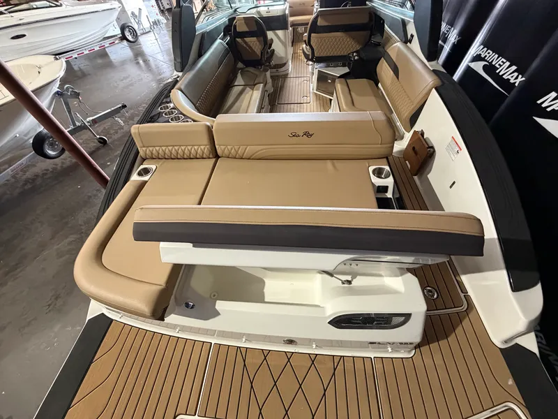 Slide: The Image of Sea Ray SLX 280 2026 - 13