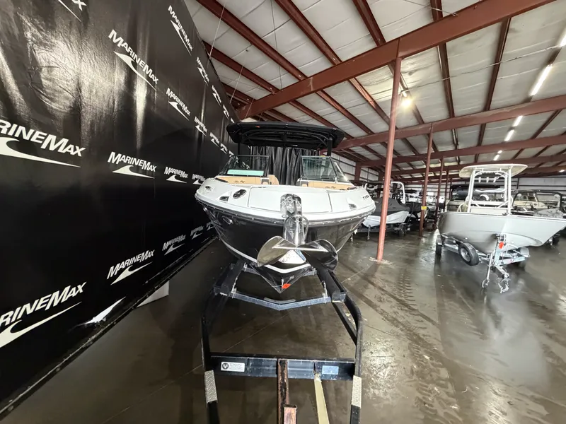 Slide: The Image of Sea Ray SLX 280 2026 - 2