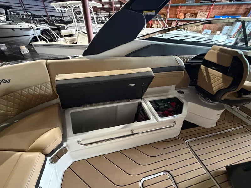 Slide: The Image of Sea Ray SLX 280 2026 - 20