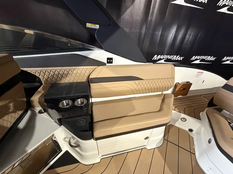 Slide: The Image of Sea Ray SLX 280 2026 - 23